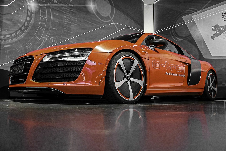 Das ist ein Audi e-tron, ein echt sportliches Elektroauto.