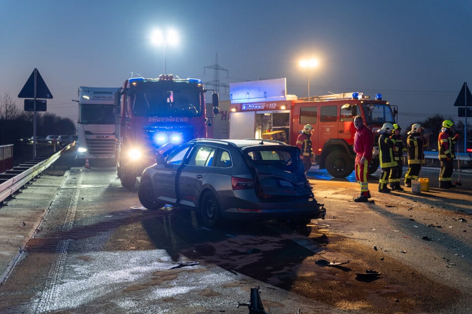 Der Skoda wurde durch die Wucht des Aufpralls weggeschleudert und erlitt einen Totalschaden.