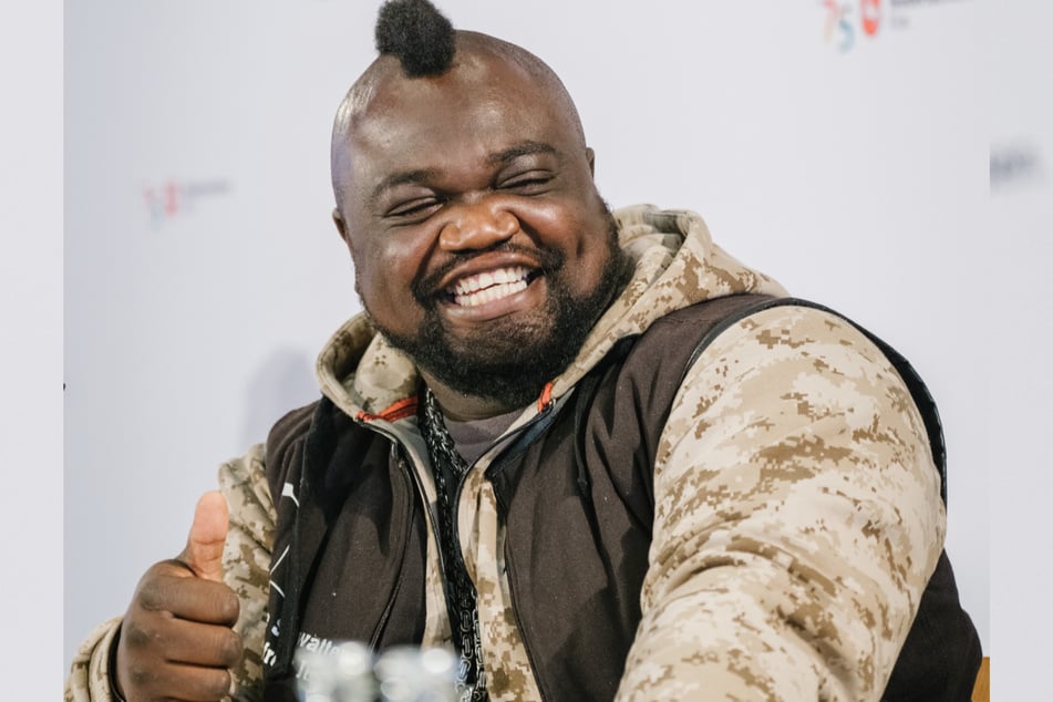 Keno Veith (45), Internet-Star und Landwirt 2021 bei einer Pressekonferenz zur Gründung des Landes Niedersachsen.