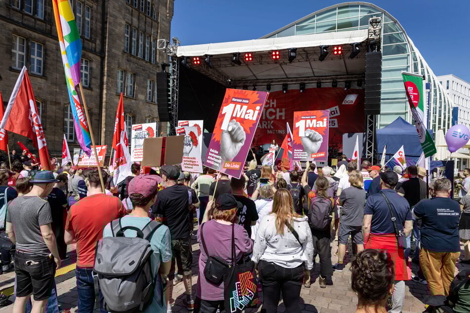 Zahlreiche Anhänger verfolgten die Rede von Fahimi.