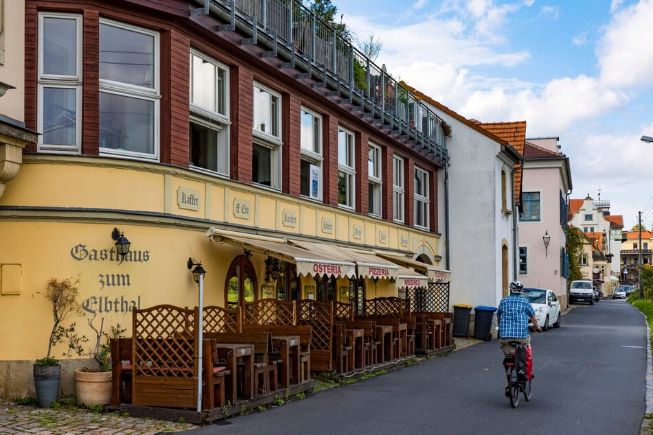 Versteckt liegt der "Flussaufwärts-Saal" von der Meilen-Organisatorin über dem Restaurant am Laubegaster Ufer.