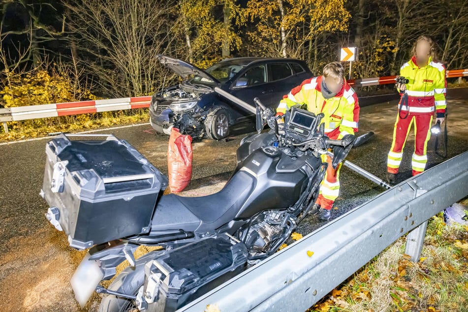 In einer Rechtskurve stieß der 24-Jährige mit einem entgegenkommenden Renault zusammen.
