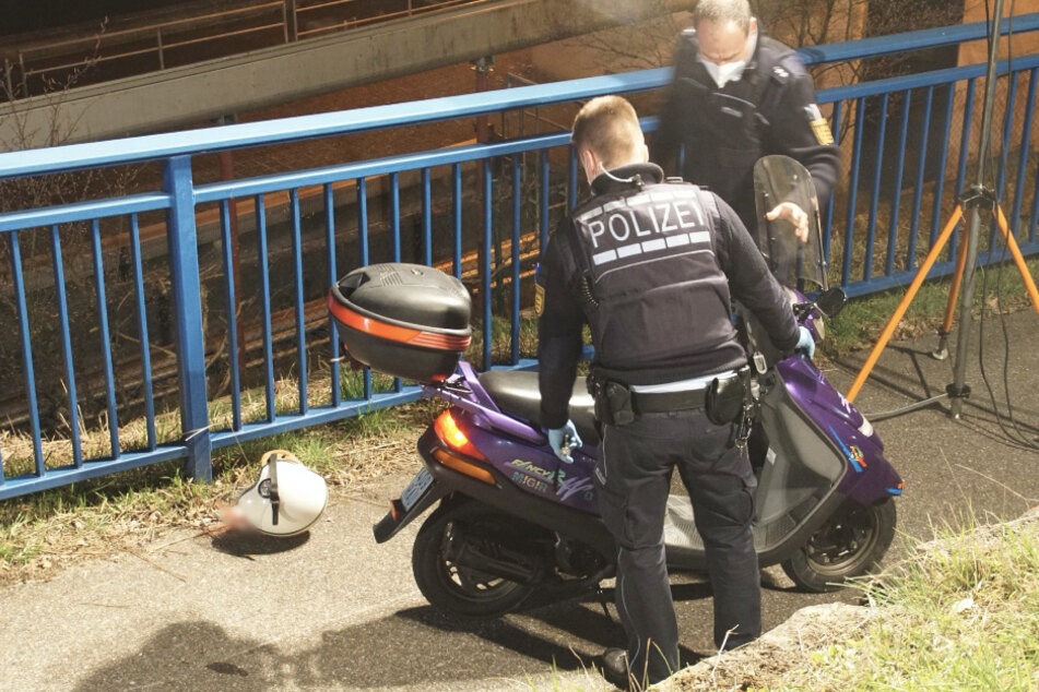 Der Rollerfahrer kämpft nach einem Unfall ums Leben.