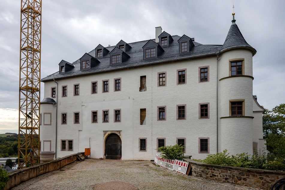 Kabeldiebe verschafften sich gewaltsam Zutritt zum Schloss Lichtenstein.