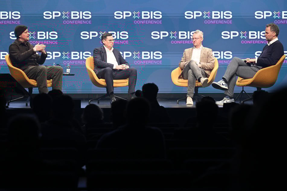 Die Bundesliga-Experten diskutierten bei der diesjährigen SPOBIS die Frage nach der 50+1-Regel.