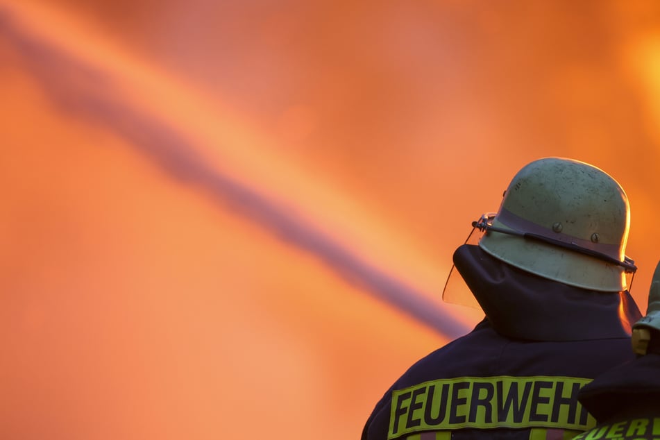 Die Feuerwehr konnte die Flammen unter Kontrolle bringen und schnell löschen. (Symbolfoto)