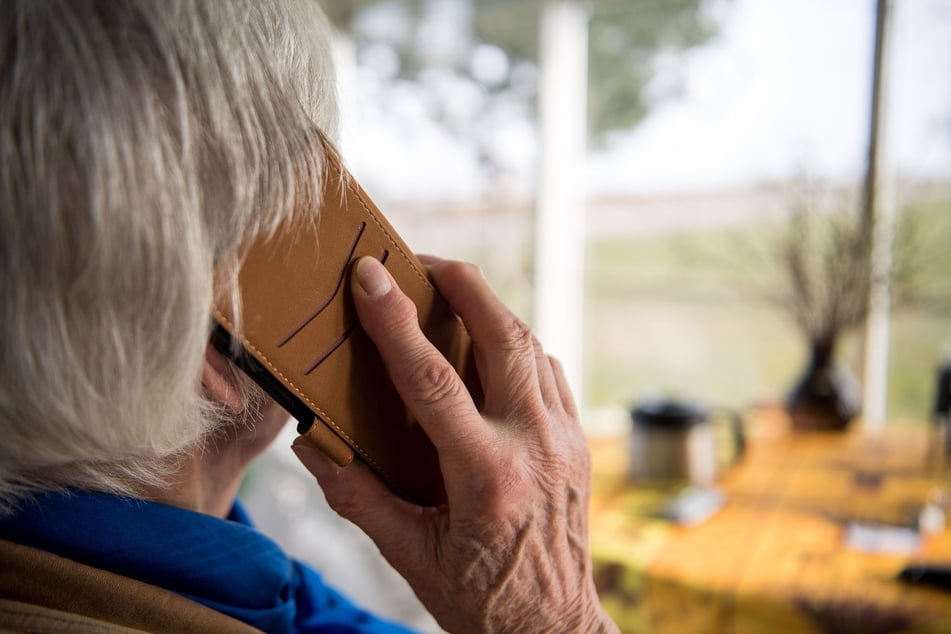 Immer wieder betrügen Banden per Telefon arglose Rentner. (Symbolfoto)