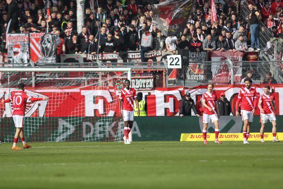 Fragende Blicke in den Cottbuser Gesichtern: Diese erste Hälfte war zu wenig.