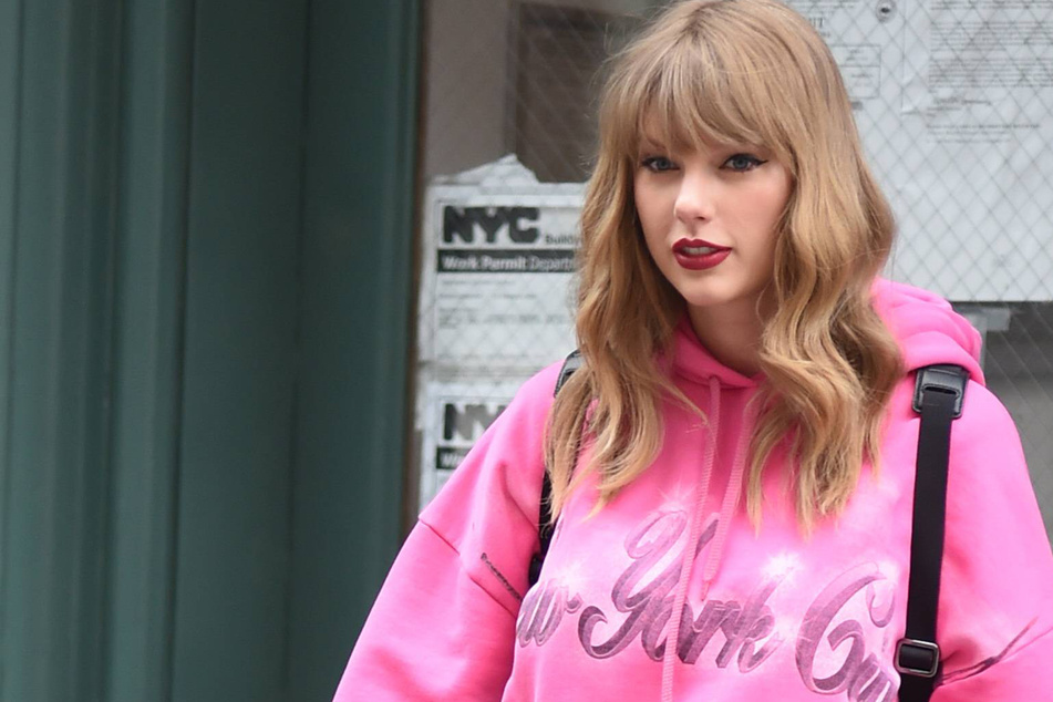 Taylor Swift stalker arrested again after "dumpster diving" near star's NYC townhouse