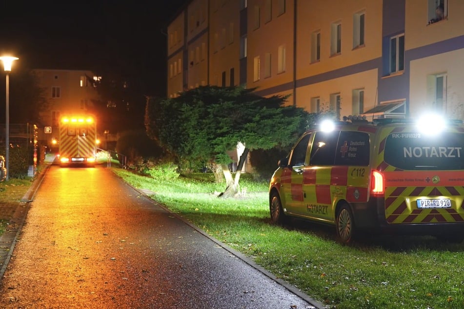 Krankenwagen und mehrere Notärzte rückten auf den Sonnenstein vor.
