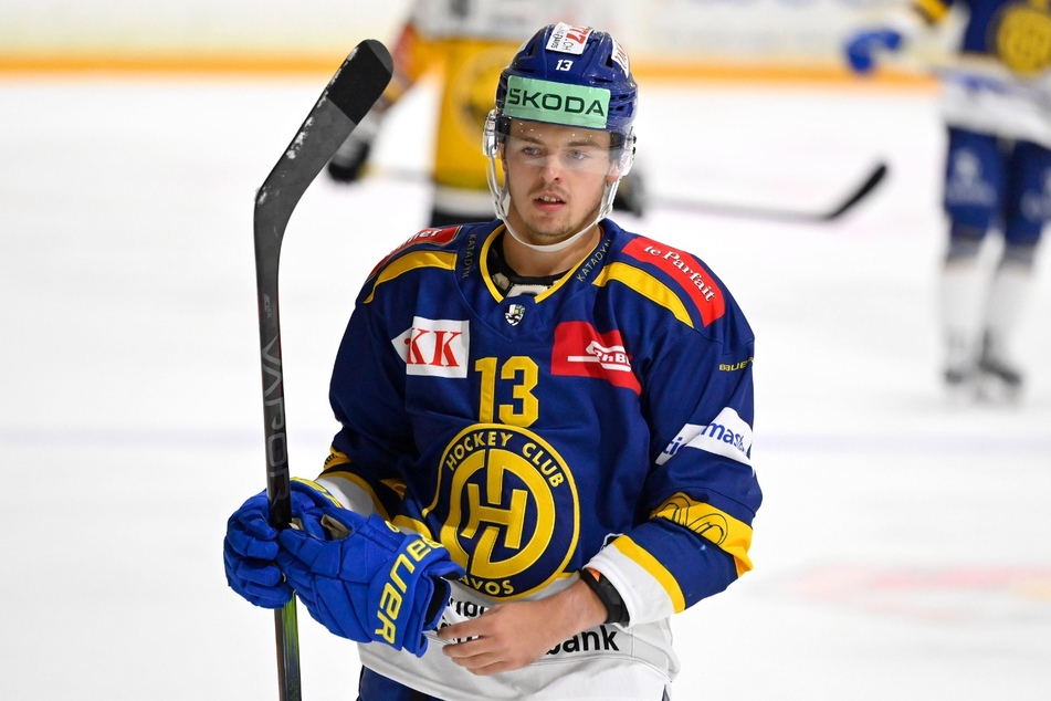 Aleksi Peltonen (25) absolvierte erst zwei Spiele für den HC Davos, doch nun darf er auf unbestimmte Zeit nicht mehr starten.