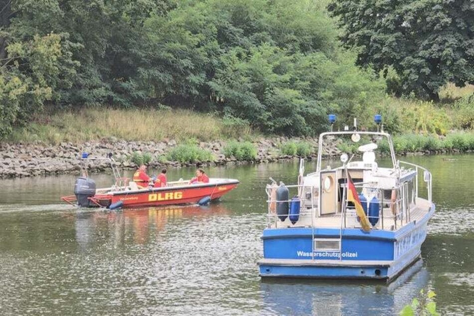 Leiche ohne Kopf treibt in einem Kanal in Brandenburg: Polizei rätselt