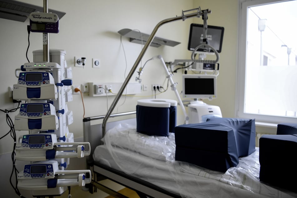 In Österreich hat die Zahl der von Covid-Patienten belegten Betten auf Intensivstationen nach Angaben der Behörden die Schwelle von 300 überschritten.
