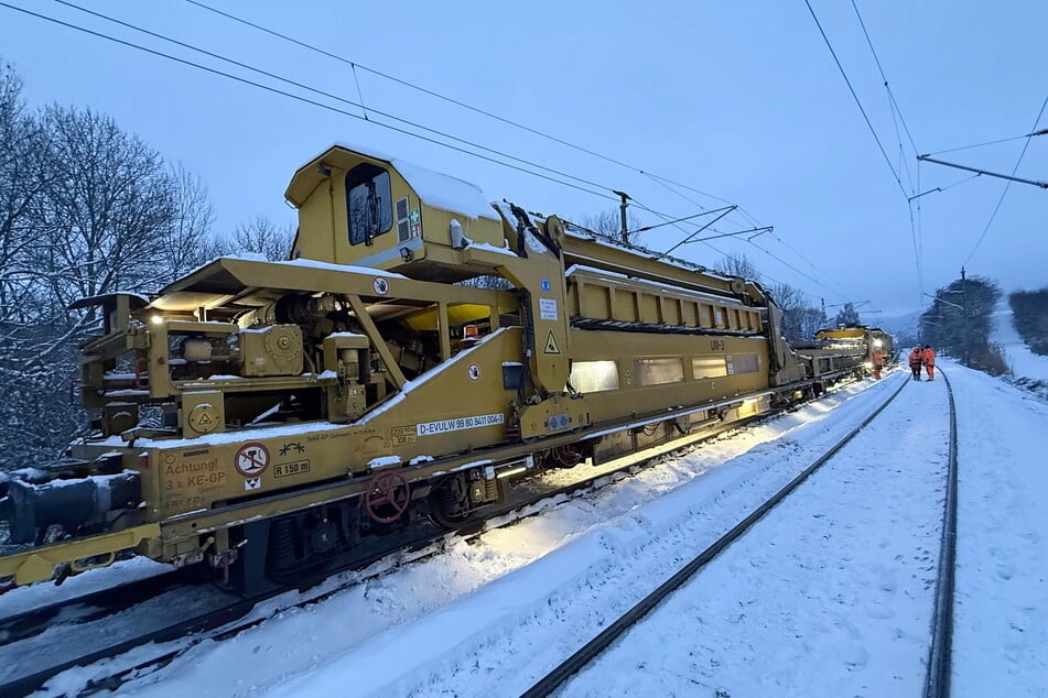 Der Kran war von einem Bahnwaggon gestürzt.