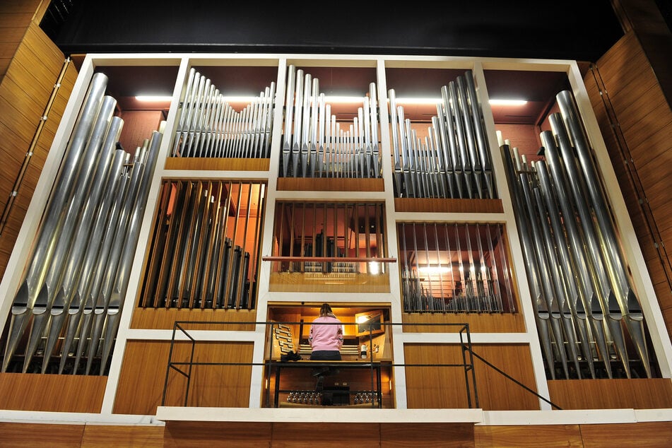 Die Jehmlich-Orgel im Großen Saal der Stadthalle wird nächstes Jahr 50 Jahre alt.
