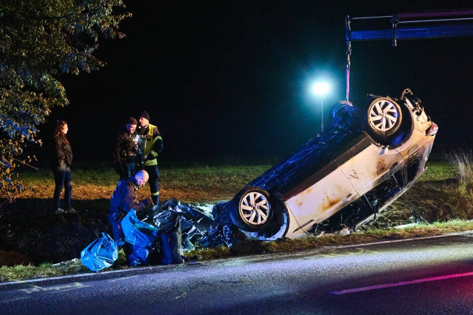 Der Fahrer des Unfallwagens wurde in eine Berliner Klinik geflogen, gegen ihn ermittelt die Polizei.