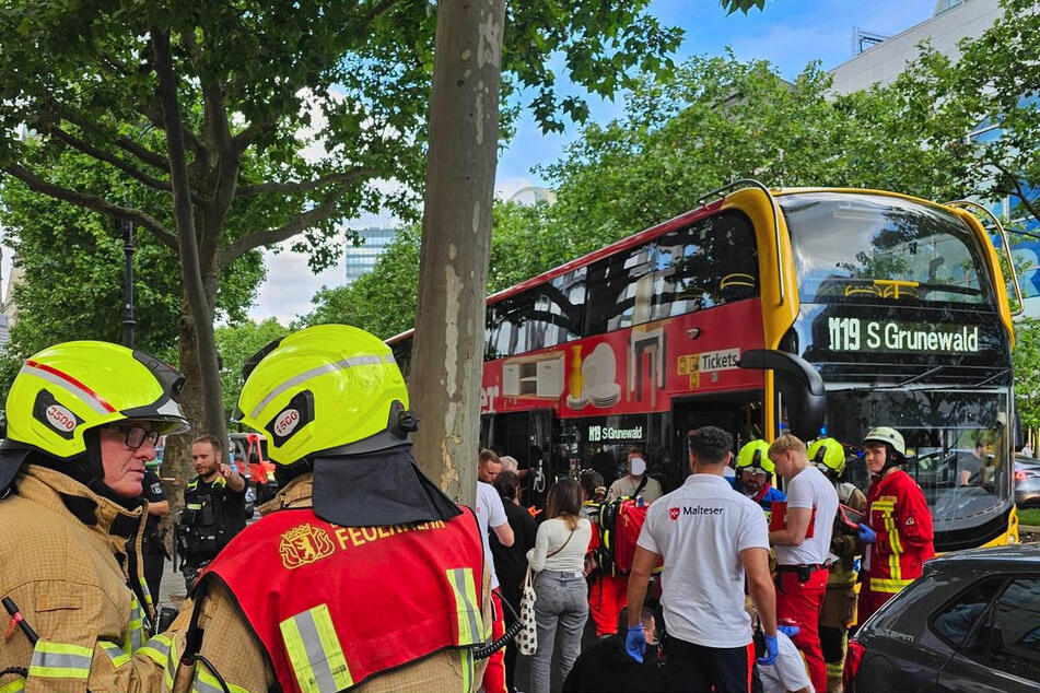 Der Rettungsdienst musste sechs Fahrgäste versorgen.