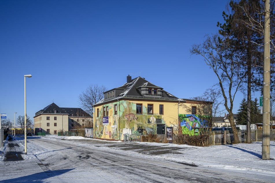 Das Gebäude der Jugendhilfestation H2 und des darin ebenfalls befindlichen Café Taktlos sind Ziel von Neonazis.