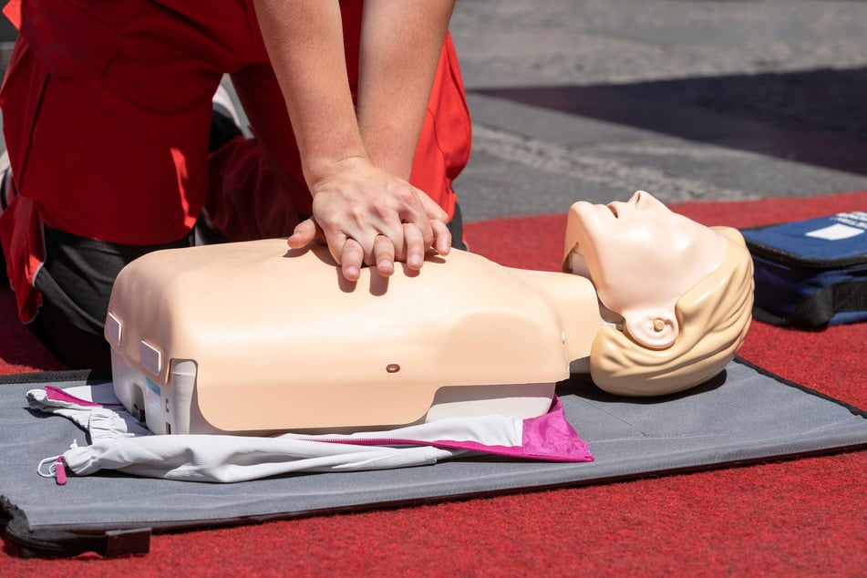 Am 26. September können Besucher selbst aktiv werden und an einem Übungsphantom beispielsweise eine Herzdruckmassage ausprobieren. (Symbolfoto)