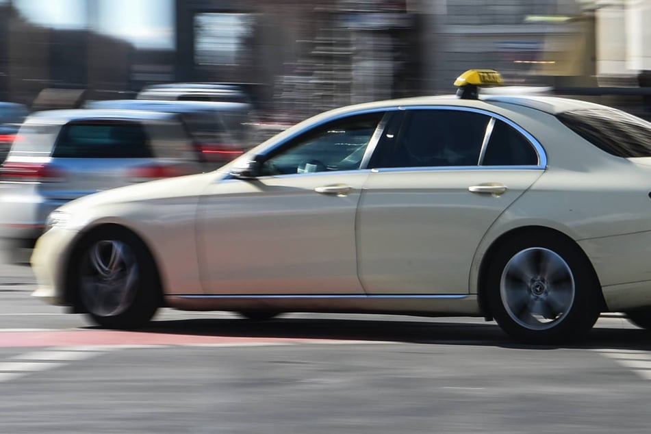 Für den verunglückten Taxifahrer (†65) kam jede Hilfe zu spät. (Symbolfoto)