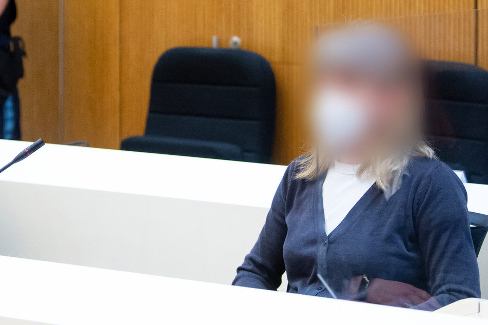Kontakt zu NSU-Helfern? Geplante Anschläge? Frau steht vor Gericht