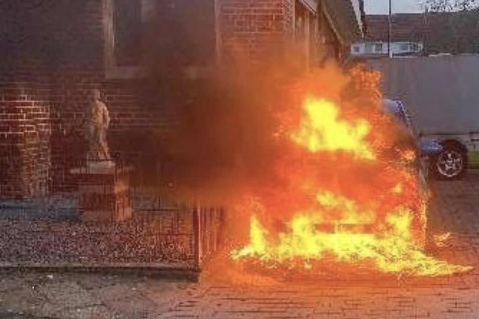 Am Samstagmorgen ist in Stade ein Opel in Brand geraten.