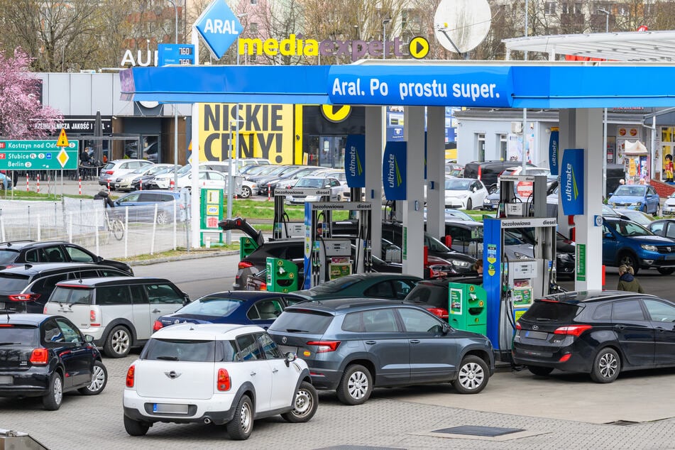 Bei unseren Nachbarn in Polen wird Tanken wieder günstiger.