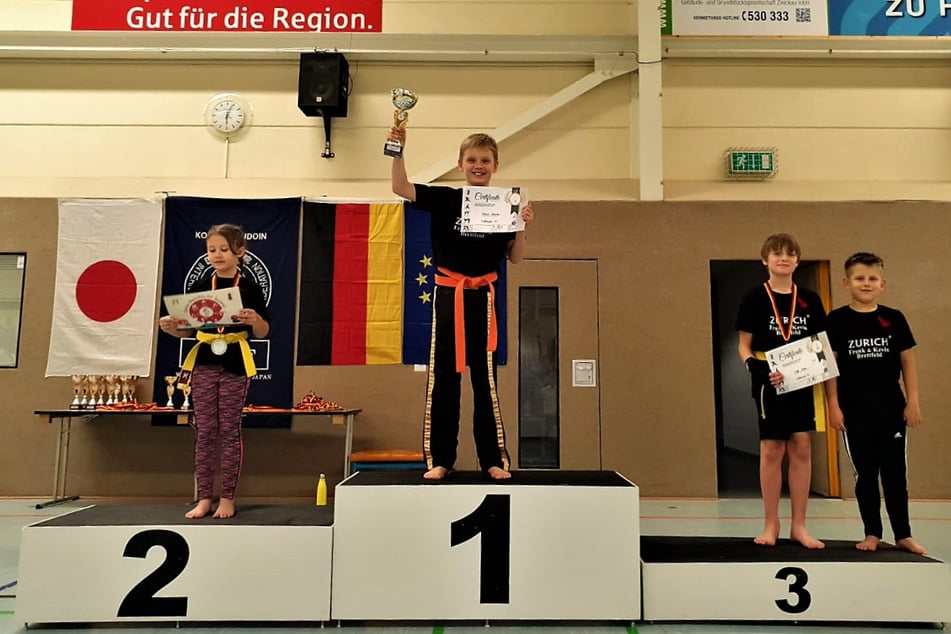 Ganz oben auf dem Siegertreppchen: Valentin Klemm (11) räumte bei der Deutschen Meisterschaft in Zwickau ab.