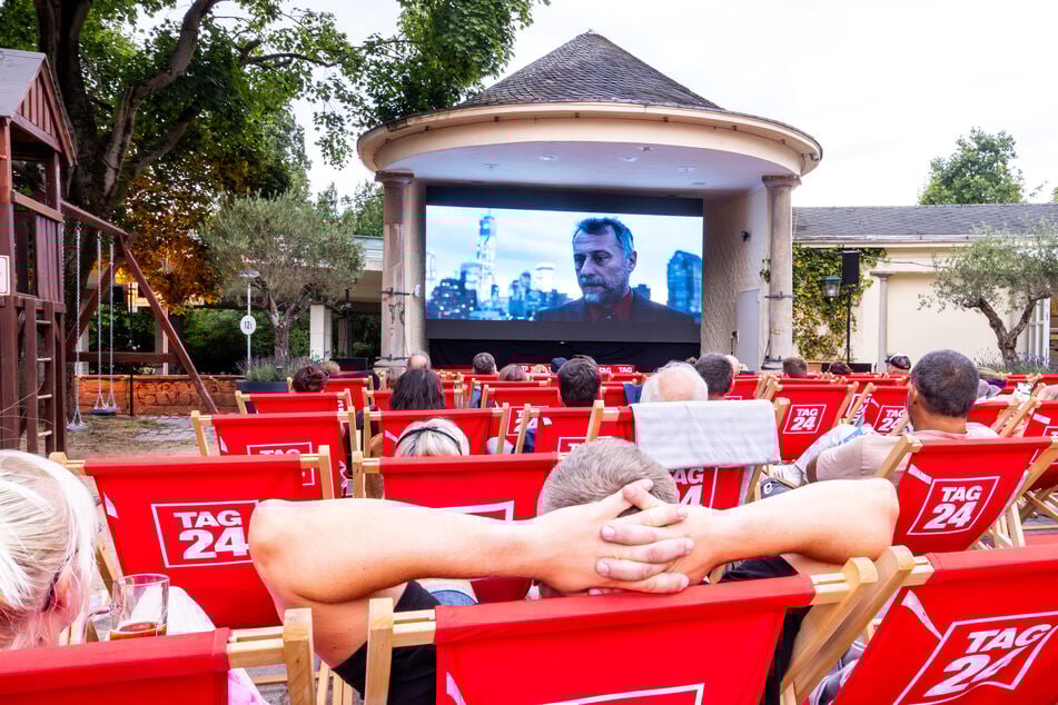 Das TAG24-Sommerkino verwandelt das Parkschloss Leipzig in eine Kinobühne.