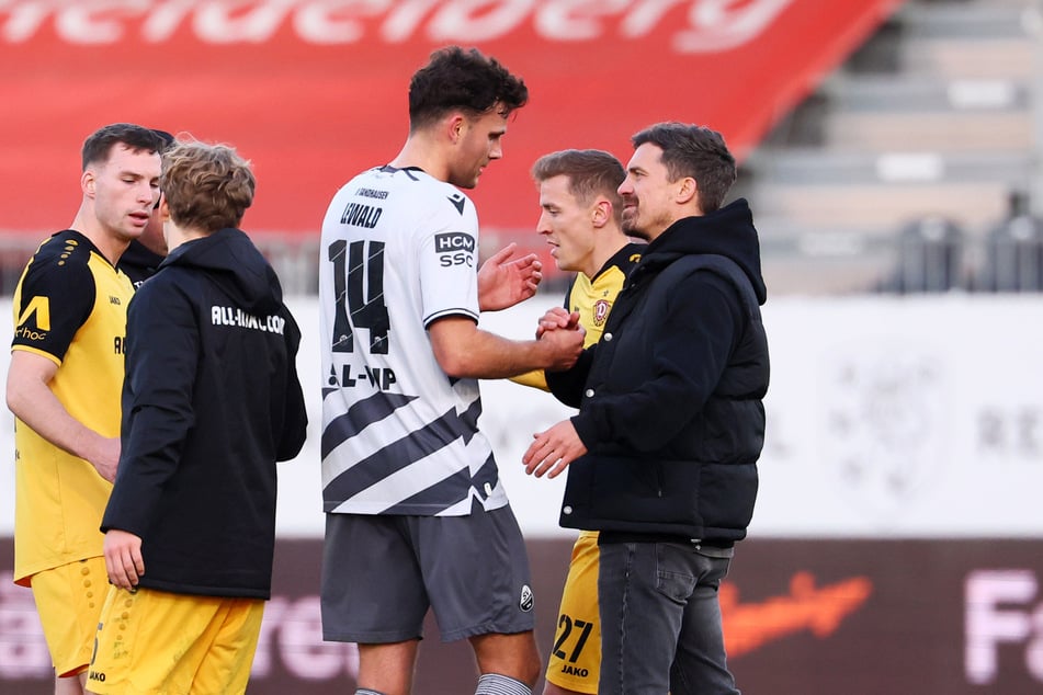 Innenverteidiger Jakob Lewald (Nr. 14) stieg in der Vorsaison mit Sandhausen ab, spielte davor für Dresden.