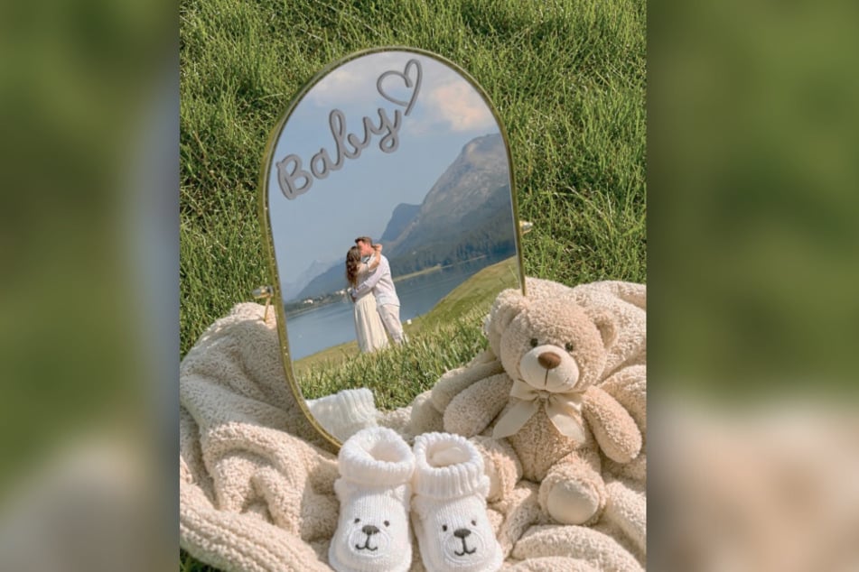 Mit diesem Foto haben David (24) und Vivien Schumacher (25) die Baby-News im Netz verraten.
