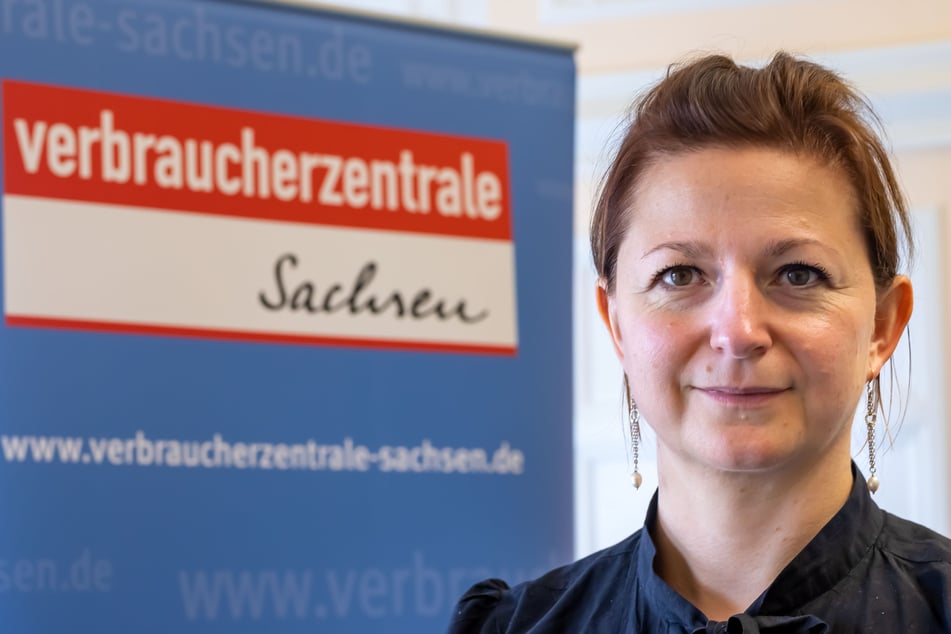 Verbraucherexpertin Cornelia Neukirchner (44) weiß, wie man Fake-Shops schnell entlarvt.
