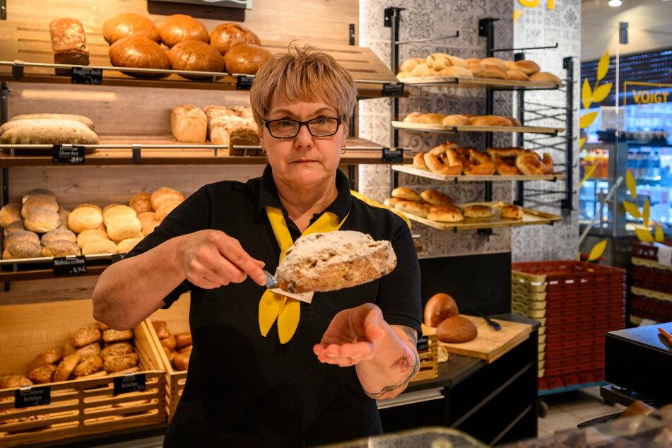 Bäckerei-Verkäuferin Marion Löscher (63) findet die Polizeistreifen gut.