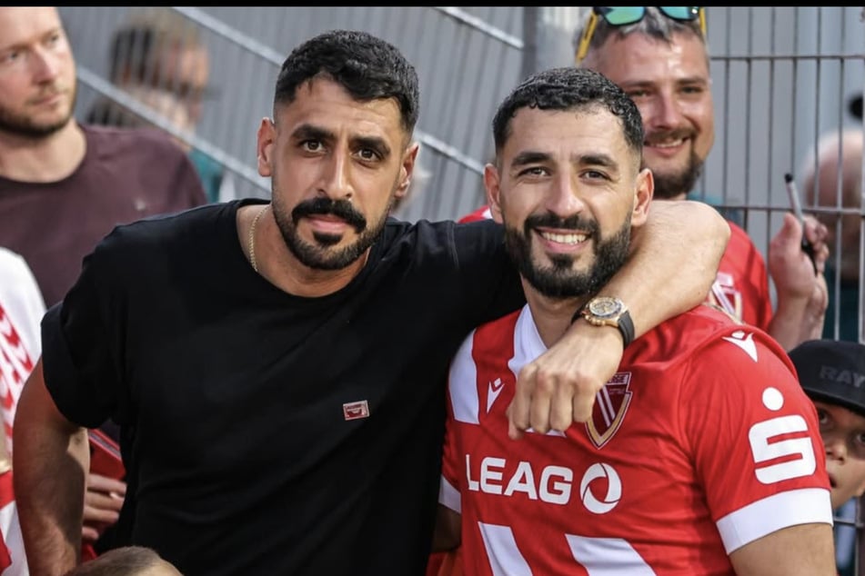 Vereint: Tolga Cigerci (33, l.) besuchte seinen jüngeren Bruder Tolcay (30) beim Cottbuser Pokalspiel.