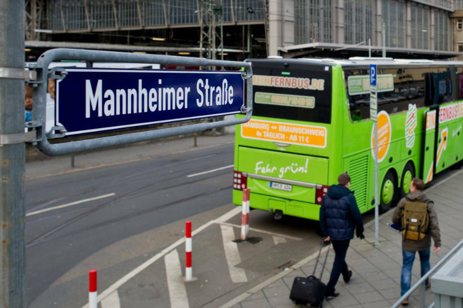 Beide Vorfälle ereigneten sich am Seitenausgang des Hauptbahnhofs zur Mannheimer Straße. (Archivbild)