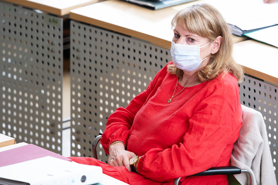 Petra Köpping (63, SPD), Sozialministerin von Sachsen, will an der Maskenpflicht festhalten.