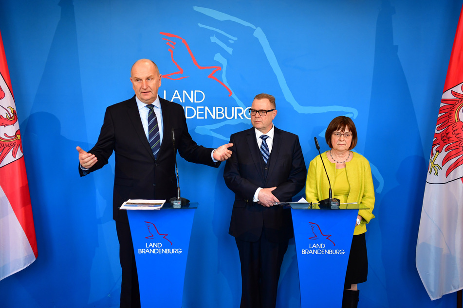 Die brandenburgischen Koalitionsfraktionen SPD, CDU und Grünen haben sich am Dienstag auf eine Verdopplung des Rettungsschirmes geeinigt.