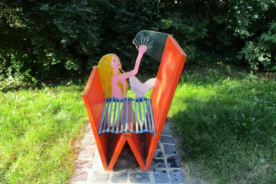 Die beschädigte Holzfigur in Zittau.