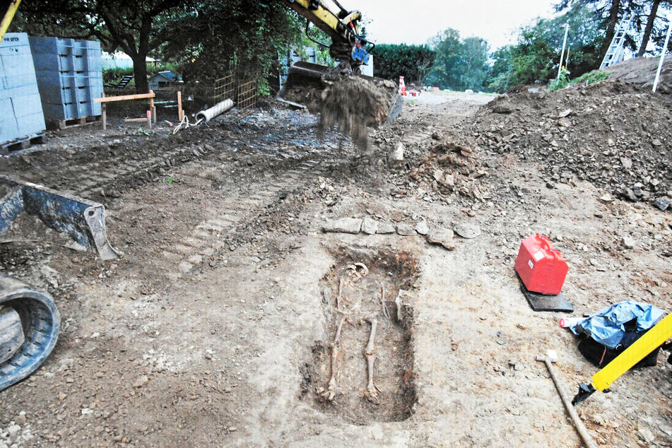 Binnen kürzester Zeit verwandelte sich seine Baustelle zu einem archäologischen Grabungsfeld.