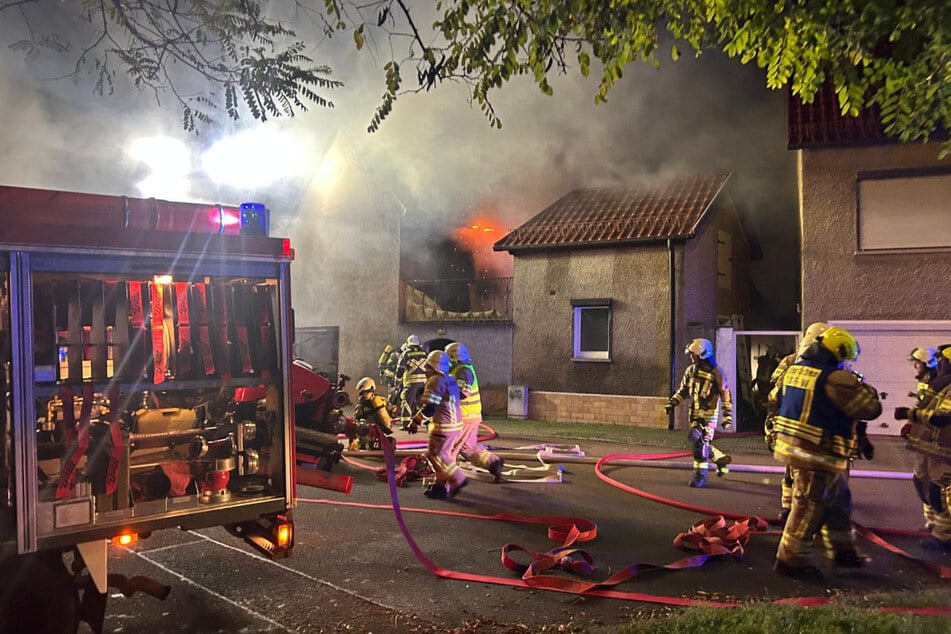 Im Landkreis Mansfeld-Südharz brannte am Abend ein Wohnhaus.