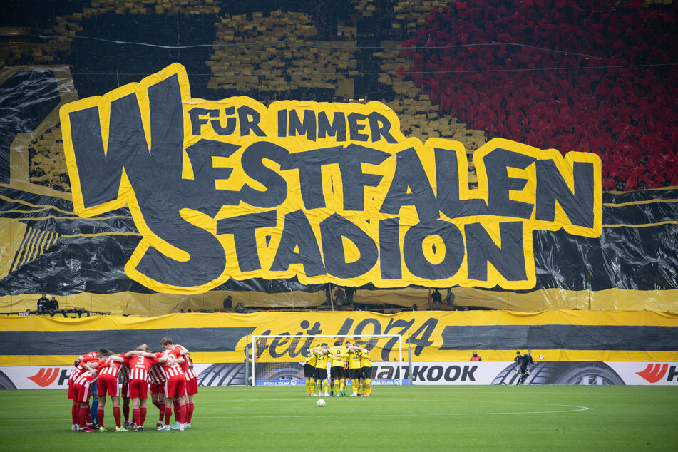 In Dortmund können die Choreos senkrecht unters Stadiondach gezogen werden.