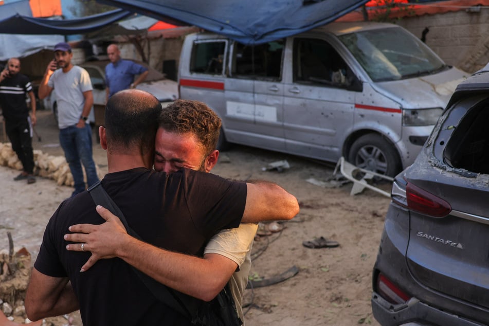 Members of the press mourn following a deadly Israeli strike on a house used by journalists in the Al-Zawayda city near Deir al-Balah, in the central Gaza, on October 19, 2025.