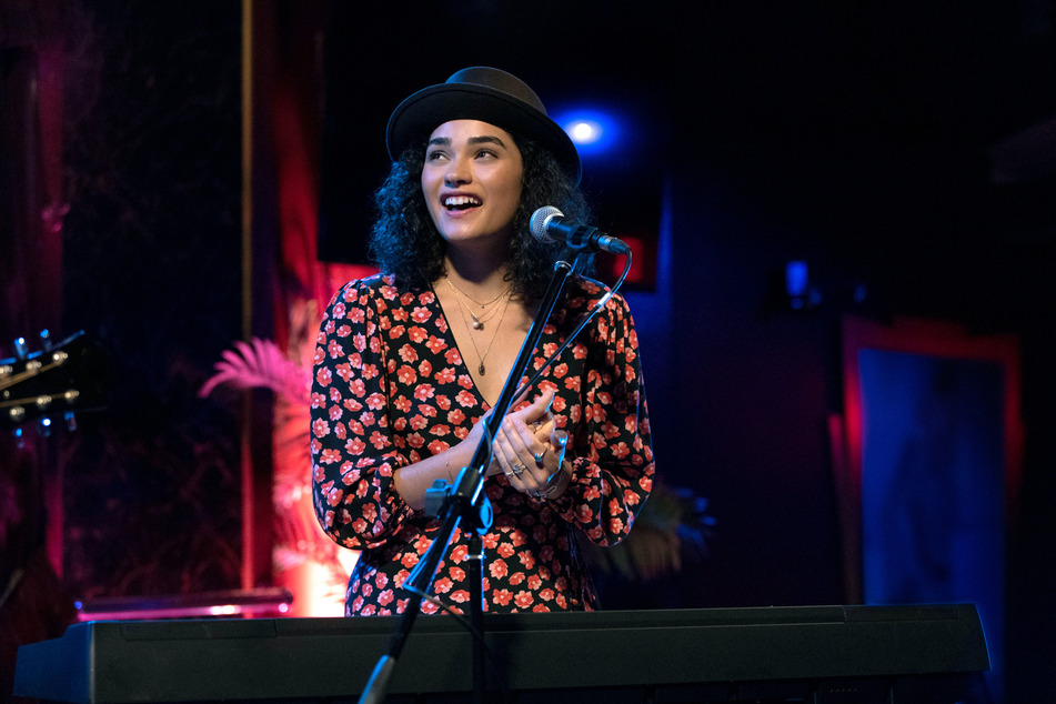 Brittany O’Grady als Bess King in einer Szene aus der ersten Staffel von "Little Voice".