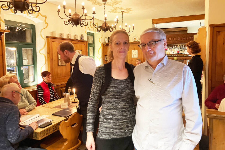 Uwe (60) und Andrea Engert (52) hatten am letzten Abend alle Hände voll zu tun. Das Restaurant war ausgebucht.