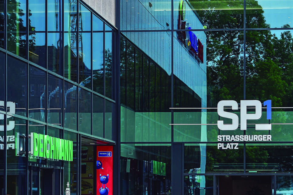 Der 39-Jährige war vor dem "SP1"-Einkaufszentrum am Straßburger Platz mit 3,6 Promille und Schlagstock unterwegs.