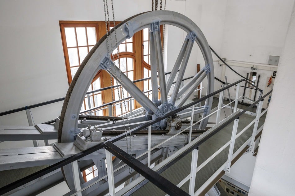 Originale von 1901: Über diese Leiträder verläuft das fast vier Zentimeter dicke Zugseil.