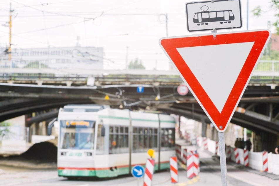 Bauarbeiten in Magdeburg betreffen oft nicht nur den Autoverkehr, sondern auch die Straßenbahnen.