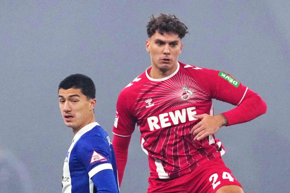 Der rote Ausweichdress des 1. FC Köln, hier getragen von Youngster Julian Pauli (19), trifft offenbar den Geschmack der Fans.