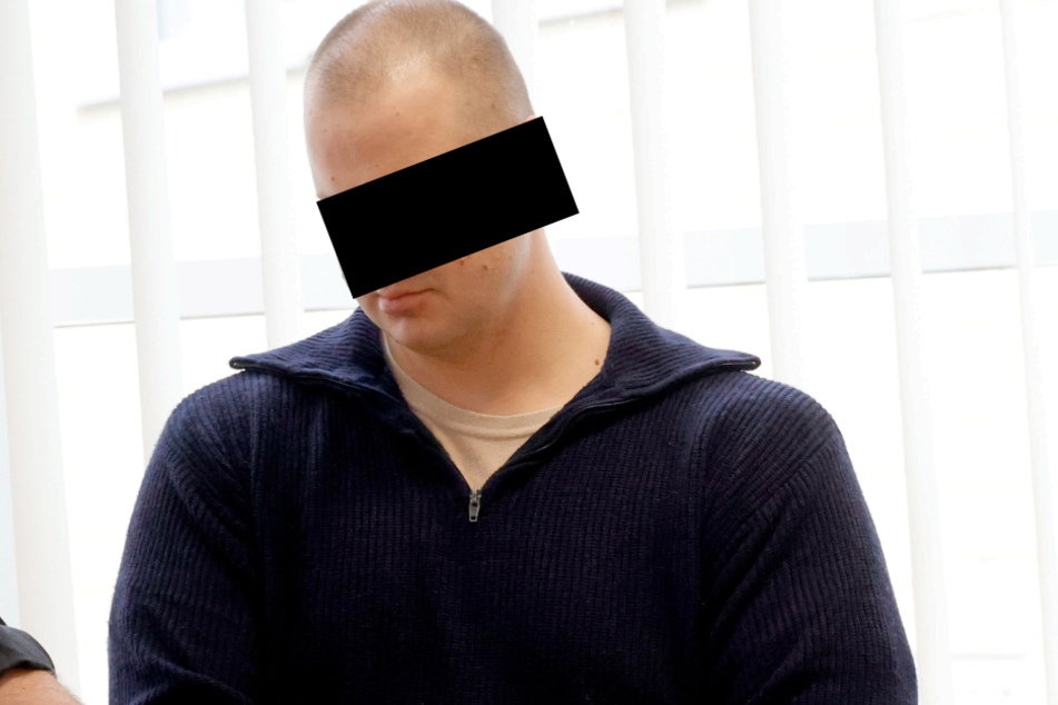 Adrian K. (30) wurde am Mittwoch am Chemnitzer Amtsgericht zu drei Jahren Haft ohne Bewährung verurteilt.