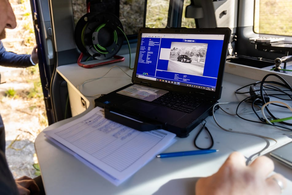 Mit unterschiedlichen Methoden werden die Kontrollen durchgeführt. Zudem wollen die Beamten verstärkt das Gespräch mit den Temposündern suchen.